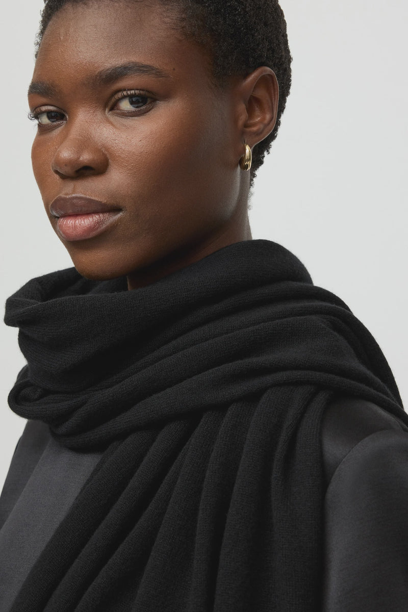 KNITTED SCARF BLACK