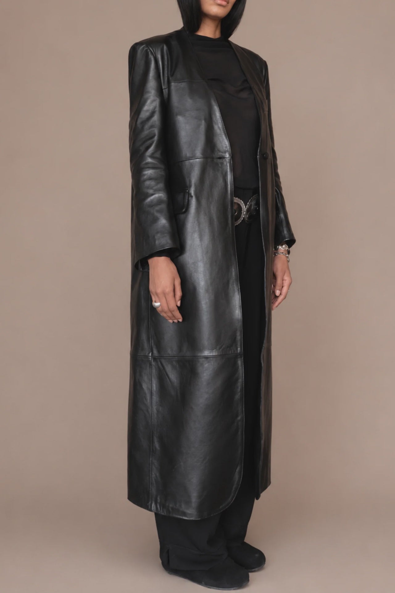 LONG LEATHER COLLARLESS COAT