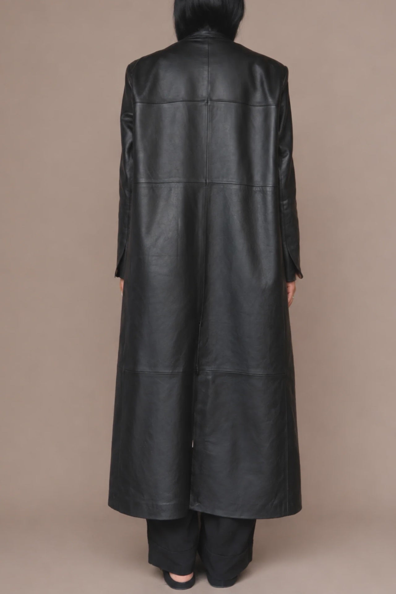 LONG LEATHER COLLARLESS COAT
